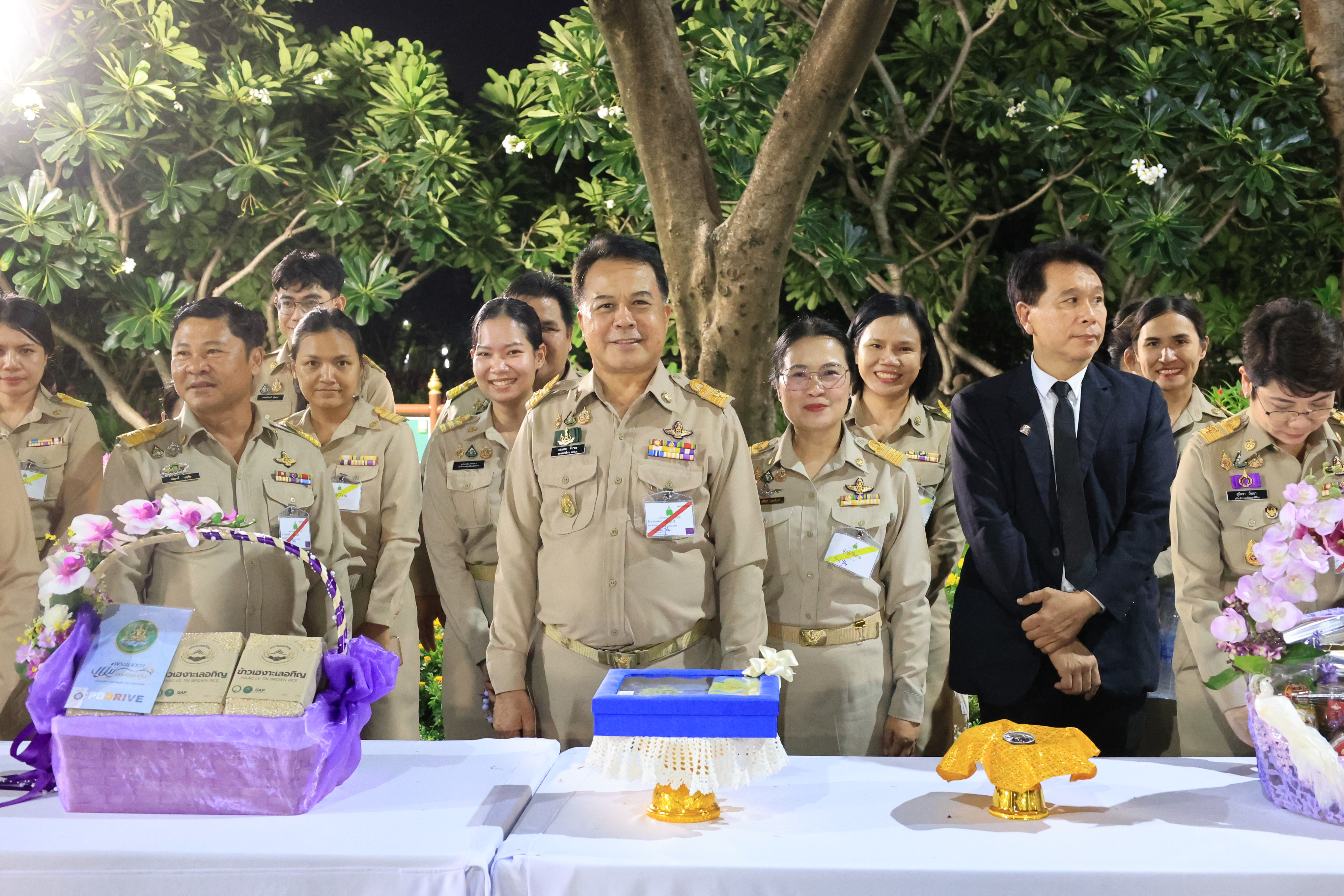 title - สำนักงานการปฏิรูปที่ดินเพื่อเกษตรกรรม ร่วมเฝ้าฯ รับเสด็จ สมเด็จพระกนิษฐาธิราชเจ้า กรมสมเด็จพระเทพรัตนราชสุดา ฯ สยามบรมราชกุมารี เสด็จพระราชดำเนินไปทรงเปิดงาน “สีสรรพรรณไม้ เทิดไท้บรมราชินีนาถ”